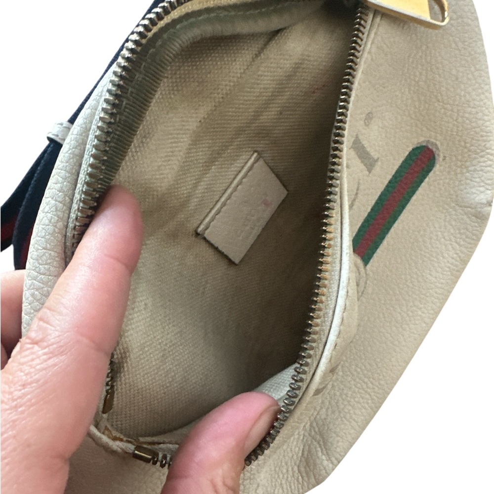 Gucci Ivory Leather Belt Bag with Gold Accents - Picture 5 of 6